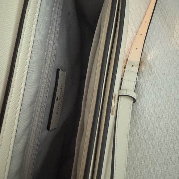 Kate Spade Cream Crossbody Bag with Timeless Elegance - Picture 5 of 6